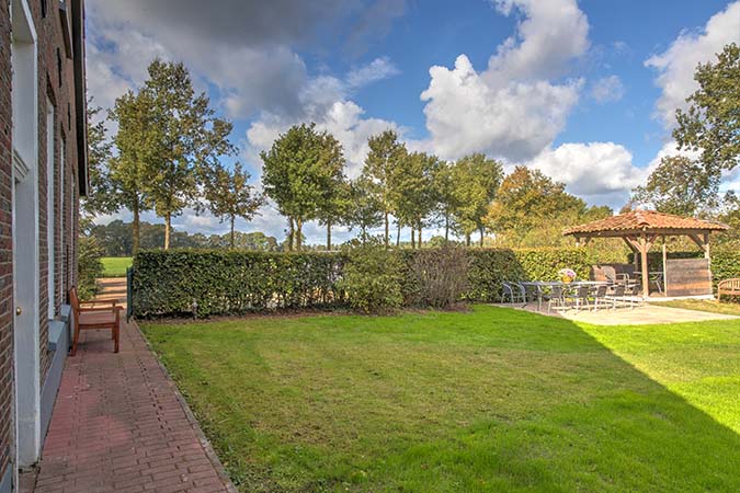 Terras Groepsaccommodatie Aan de Beek