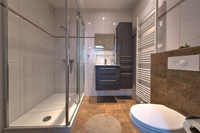 Badkamer en sanitair verdieping  Vakantiewoning de Deale